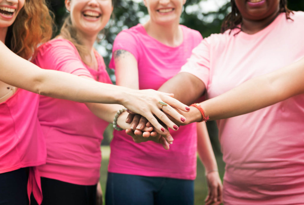 Mulheres juntas contra o câncer de mama